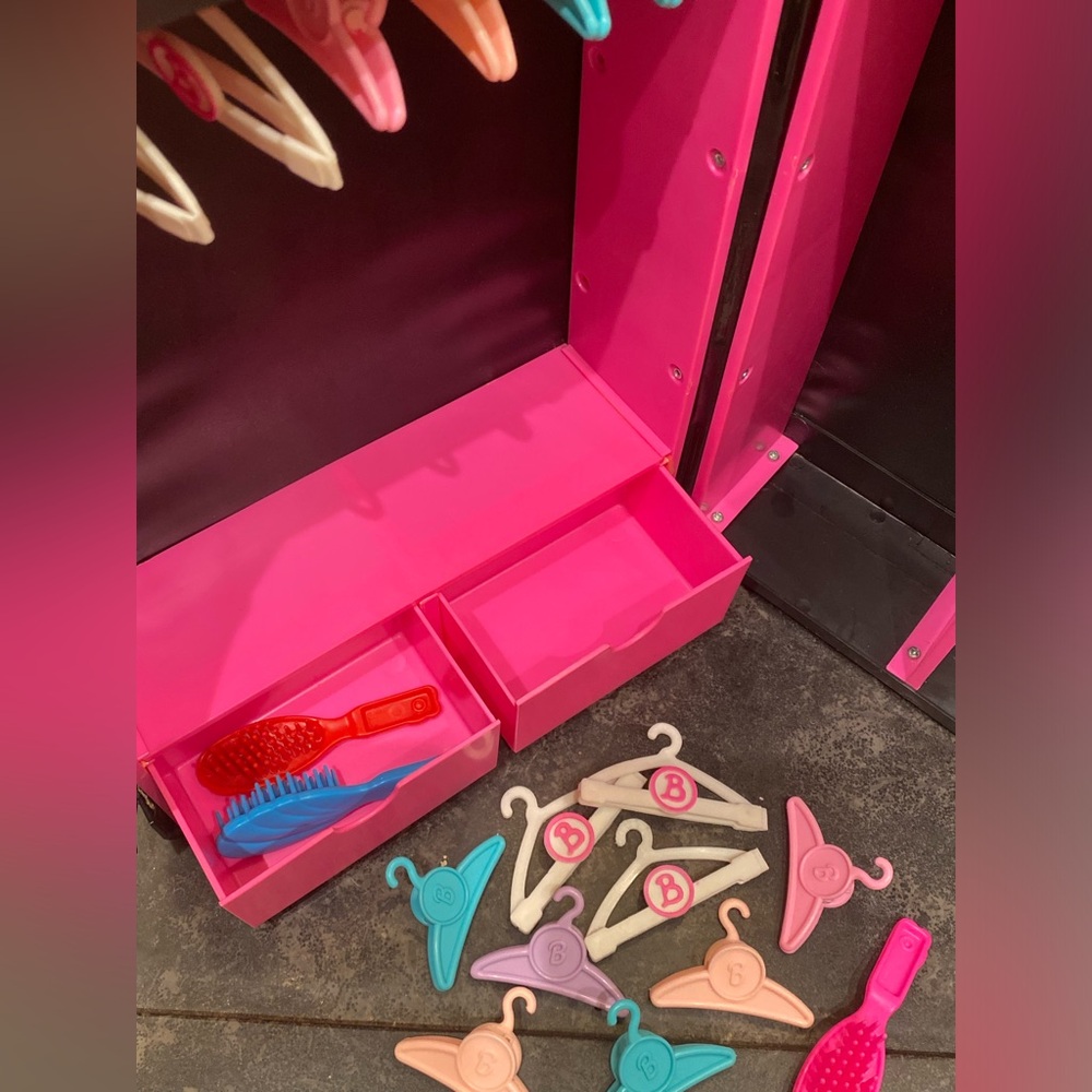 2 Piece Barbie Bundle π - Picture 15 of 16
